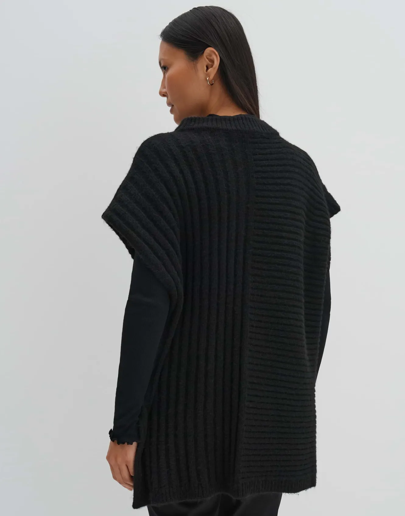 poncho_belony_cape_schwarz_online_bestellen_2.webp OPUS Poncho Belony Cape Schwarz Online Bestellen^Damen Accessoires