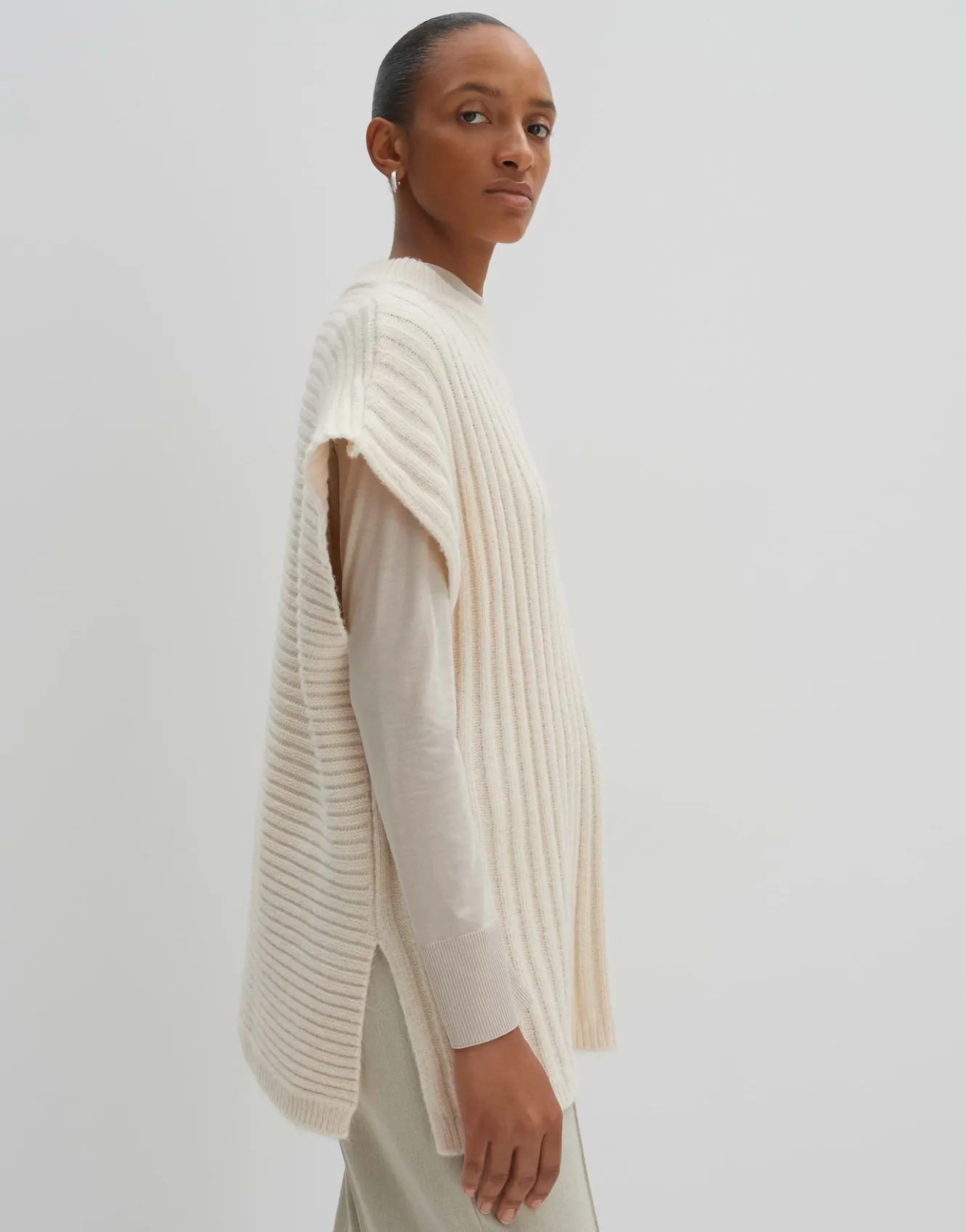 poncho_belony_cape_wei_online_bestellen_3.webp OPUS Poncho Belony Cape Weiß Online Bestellen^Damen Accessoires