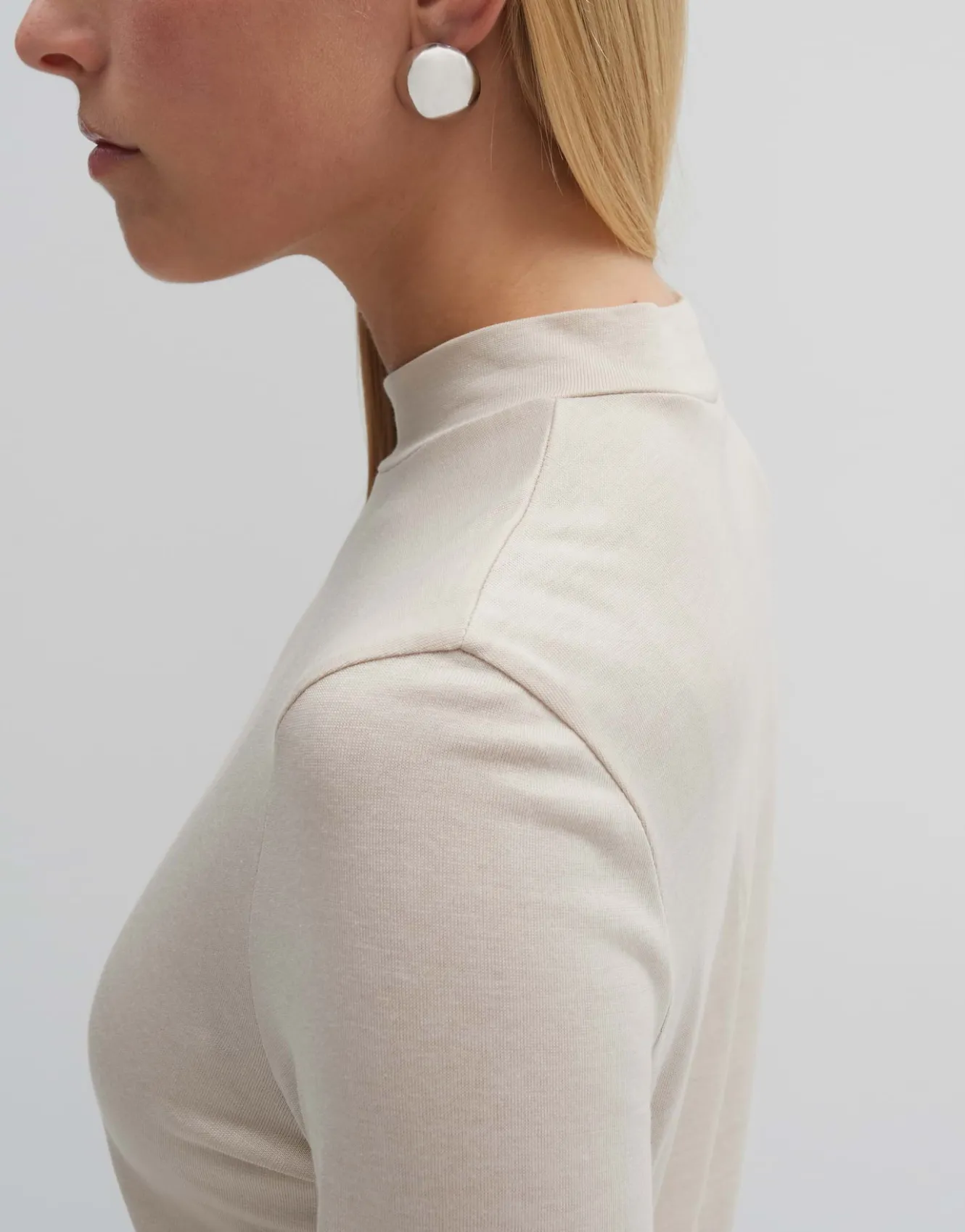 rollkragenshirt_karlette_detail_beige_online_bestellen_4.webp OPUS Rollkragenshirt Karlette Detail Beige Online Bestellen^Damen Basics | Shirts