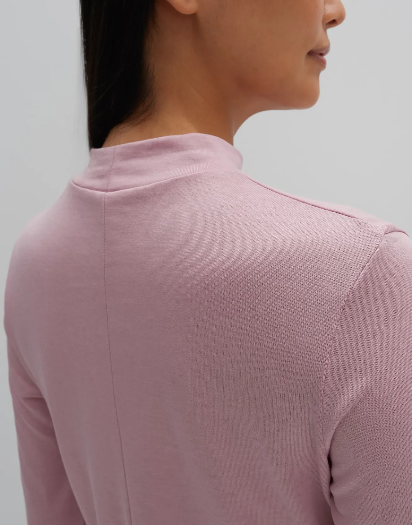 rollkragenshirt_karlette_detail_ros_online_bestellen_4.webp OPUS Rollkragenshirt Karlette Detail Rosé Online Bestellen^Damen Basics | Shirts