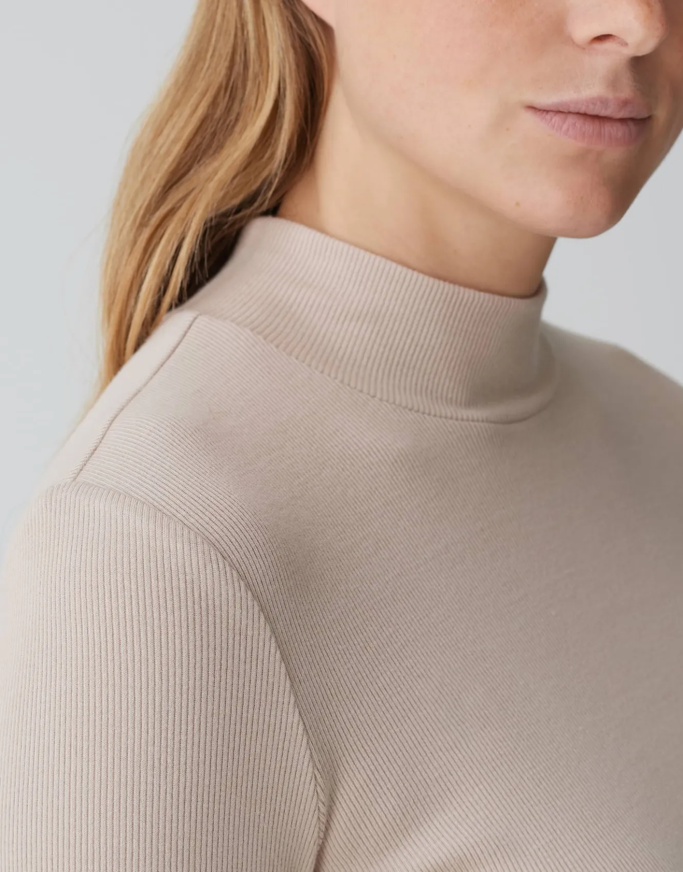 rollkragenshirt_singrid_beige_online_bestellen_3.webp OPUS Rollkragenshirt Singrid Beige Online Bestellen^Damen Shirts