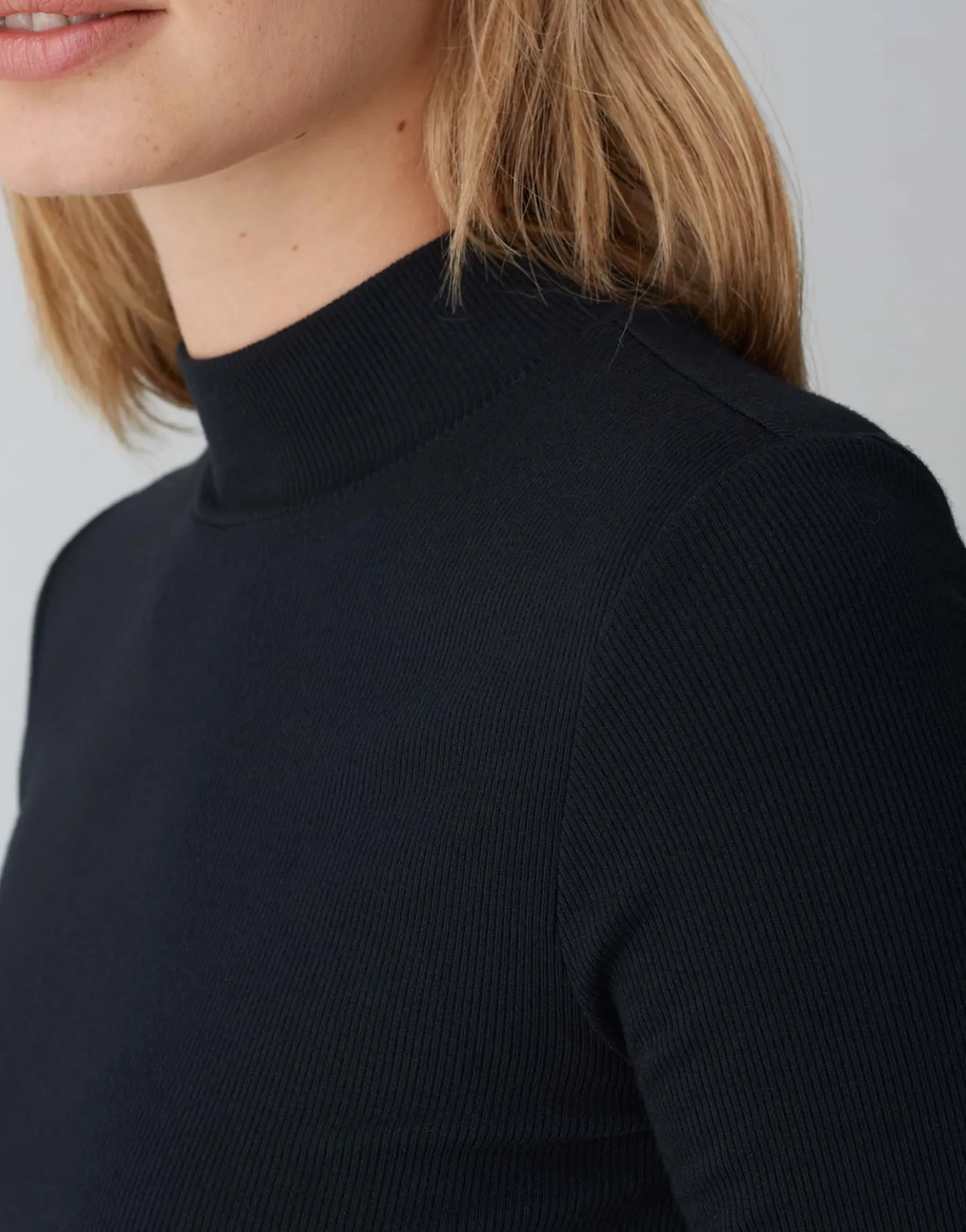 rollkragenshirt_singrid_schwarz_online_bestellen_3.webp OPUS Rollkragenshirt Singrid Schwarz Online Bestellen^Damen Shirts