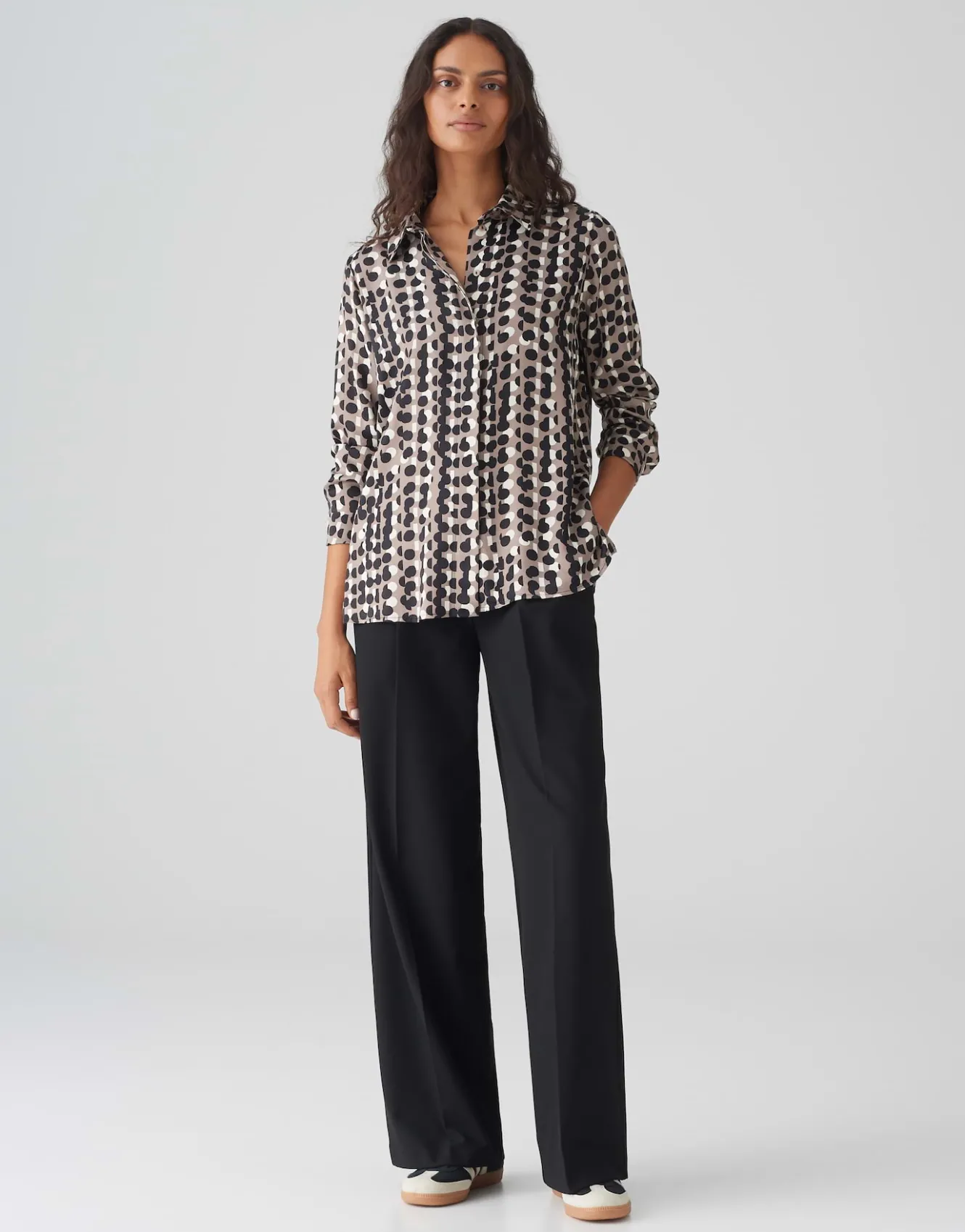 satinbluse_fosmo_braun_online_bestellen_0.webp OPUS Satinbluse Fosmo Braun Online Bestellen^Damen Blusen