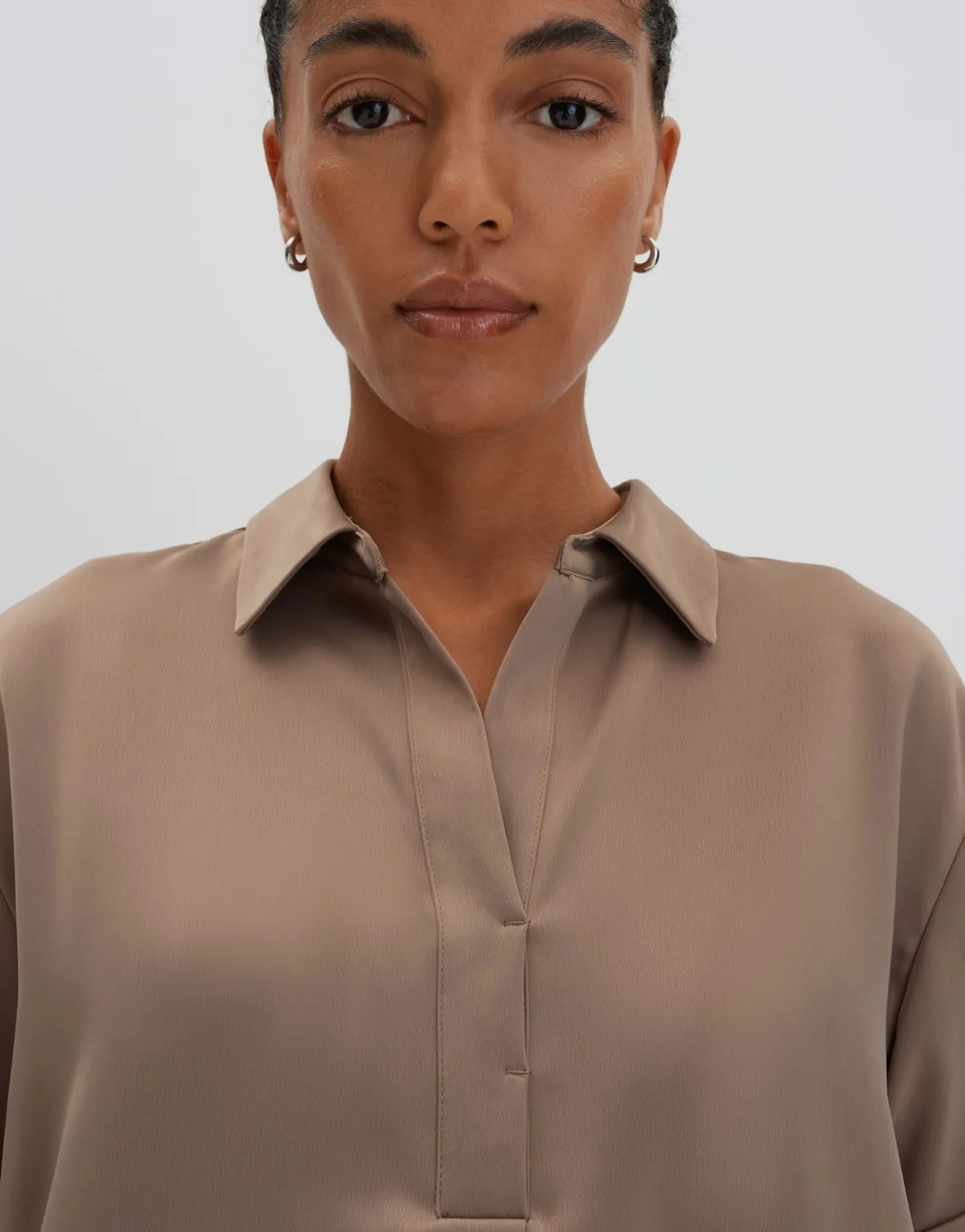 satinbluse_zanza_beige_online_bestellen_5.webp OPUS Satinbluse Zanza Beige Online Bestellen^Damen Blusen