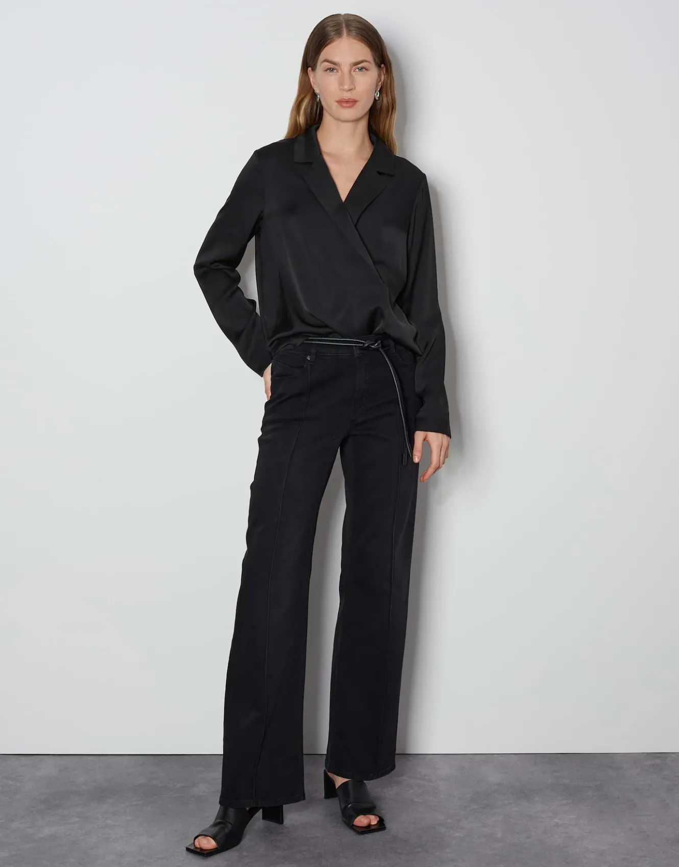 satinbluse_zariana_schwarz_online_bestellen_0.webp OPUS Satinbluse Zariana Schwarz Online Bestellen^Damen Blusen