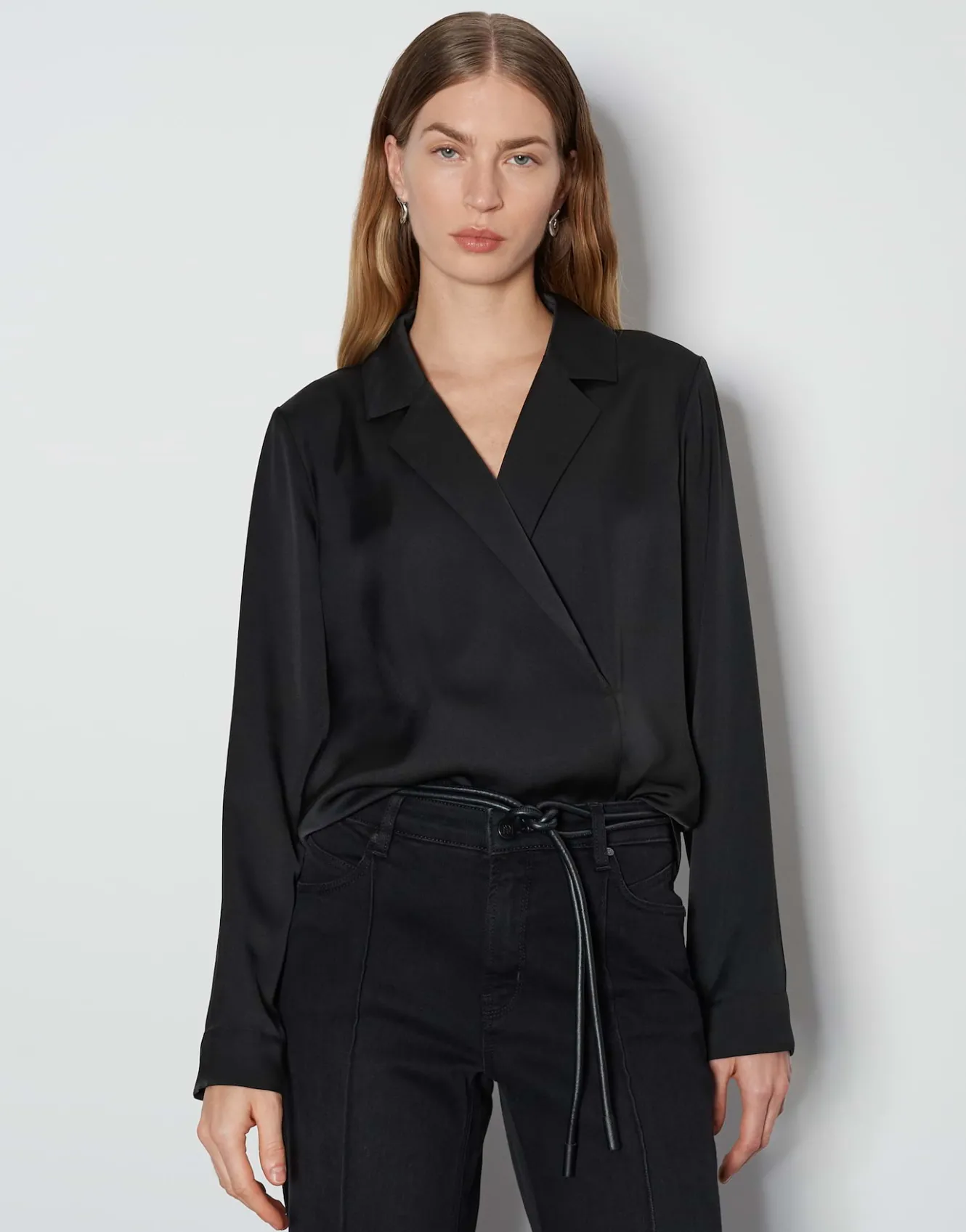 satinbluse_zariana_schwarz_online_bestellen_1.webp OPUS Satinbluse Zariana Schwarz Online Bestellen^Damen Blusen