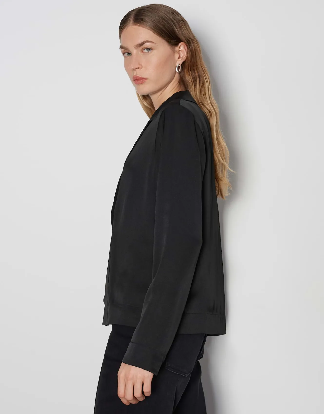 satinbluse_zariana_schwarz_online_bestellen_3.webp OPUS Satinbluse Zariana Schwarz Online Bestellen^Damen Blusen