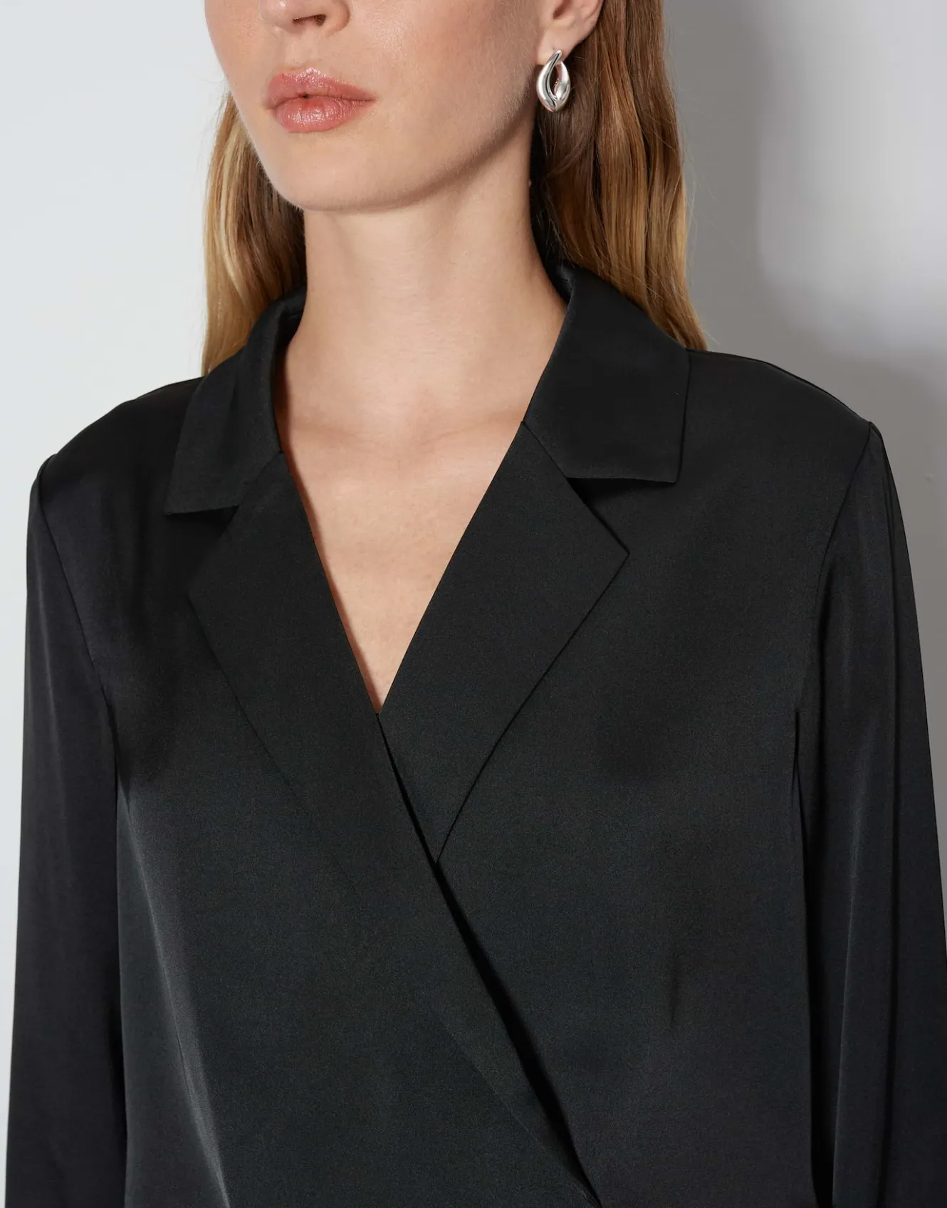 satinbluse_zariana_schwarz_online_bestellen_4.webp OPUS Satinbluse Zariana Schwarz Online Bestellen^Damen Blusen