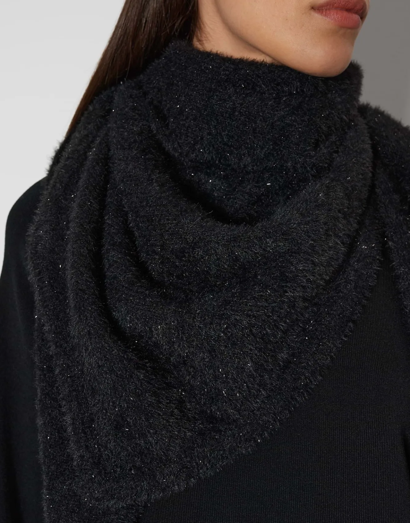 schal_baleina_soft_schwarz_online_bestellen_2.webp OPUS Schal Baleina Soft Schwarz Online Bestellen^Damen Accessoires