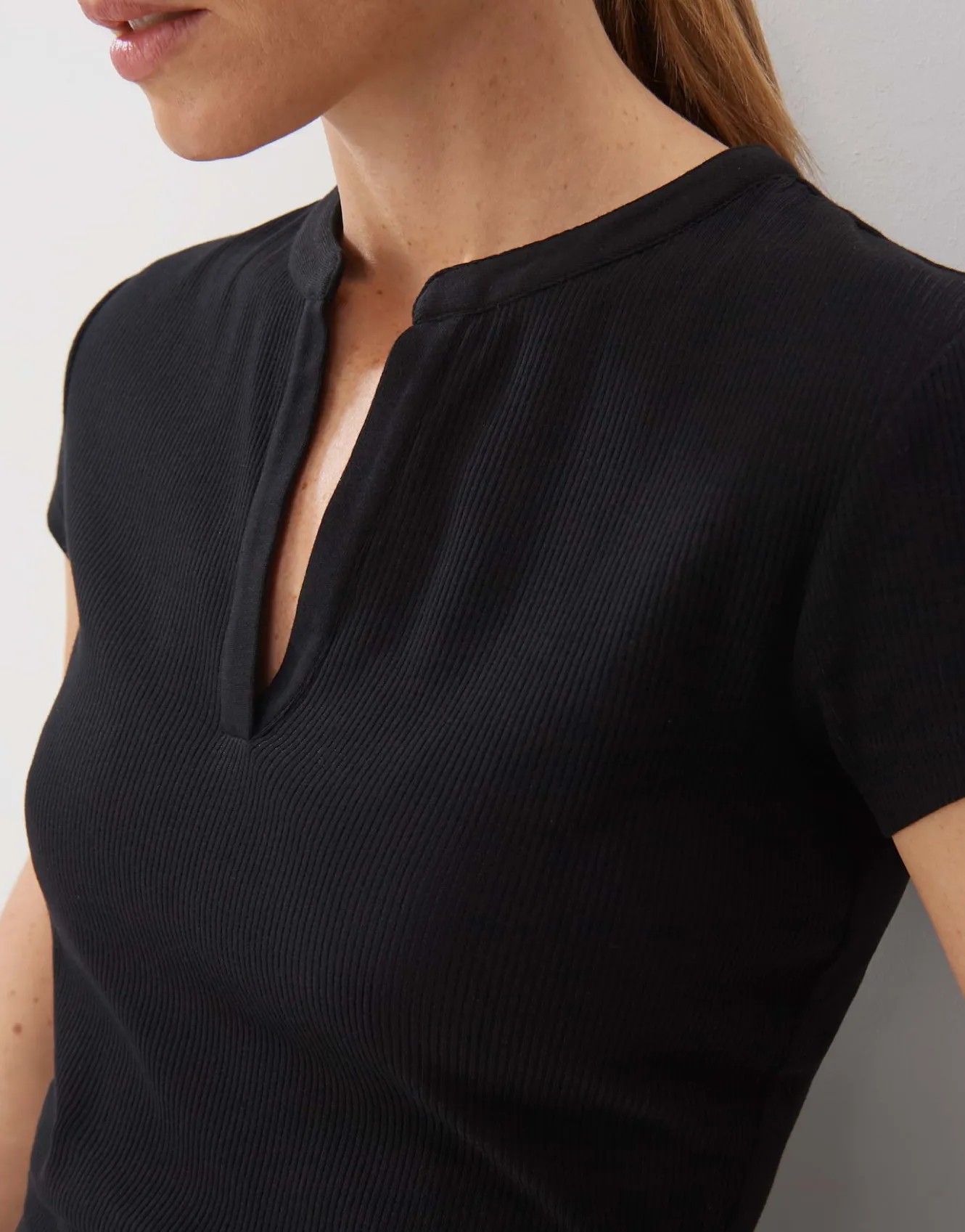 shirt_kleoh_detail_schwarz_online_bestellen_3.webp OPUS Shirt Kleoh Detail Schwarz Online Bestellen^Damen Basics | Shirts