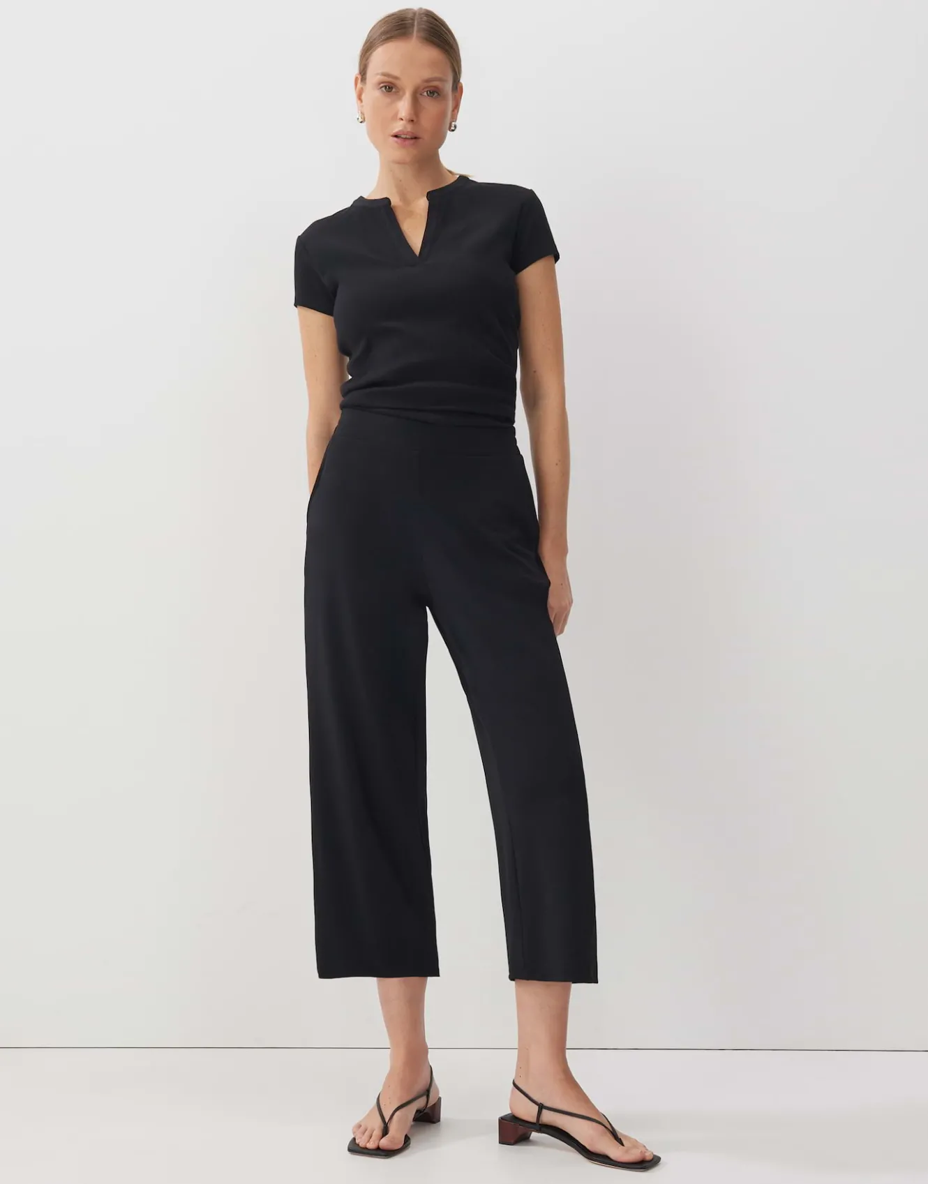 shirt_kleoh_detail_schwarz_online_bestellen_4.webp OPUS Shirt Kleoh Detail Schwarz Online Bestellen^Damen Basics | Shirts