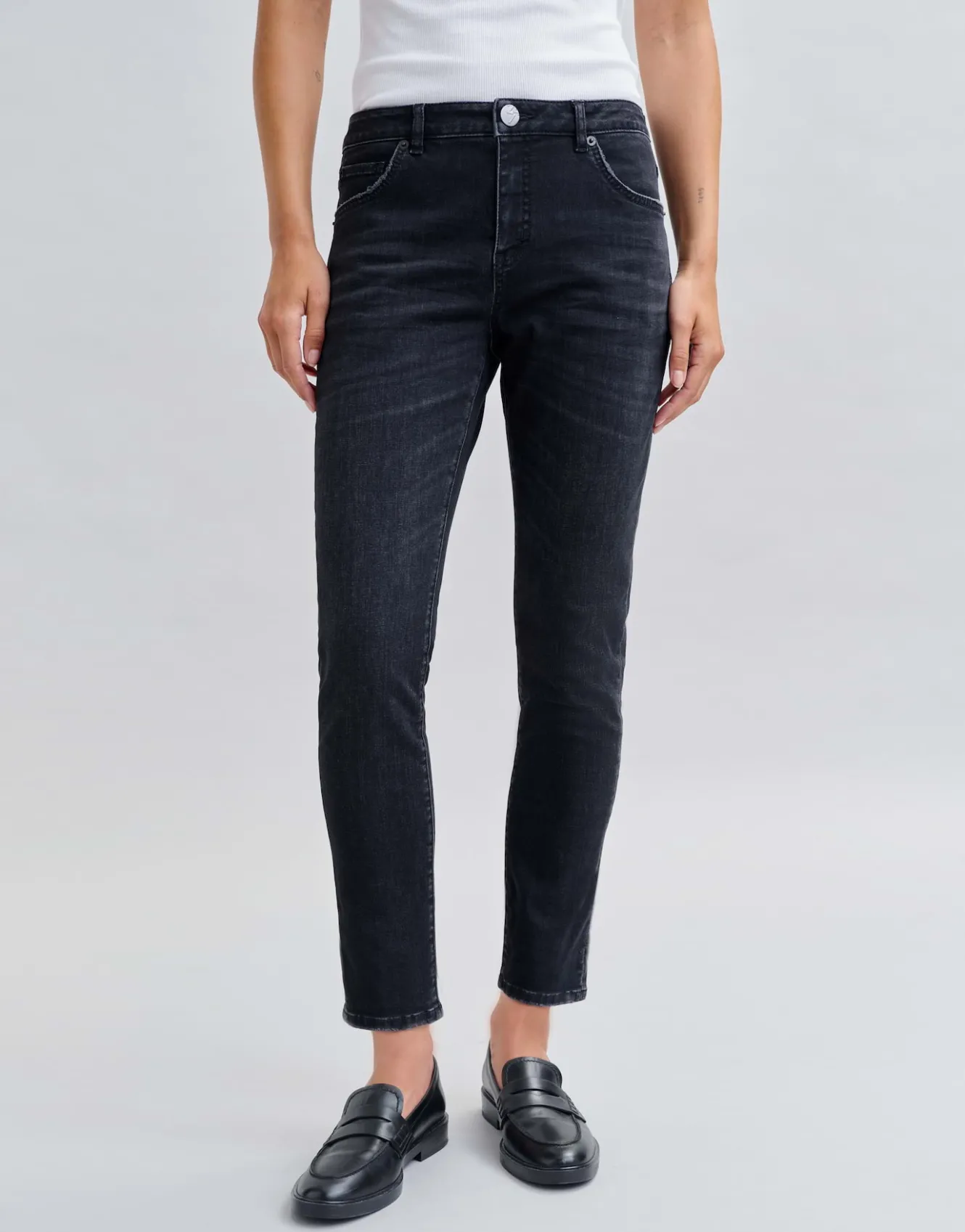 slim_jeans_evita_schwarz_online_bestellen_1.webp OPUS Slim Jeans Evita Schwarz Online Bestellen^Damen Jeans