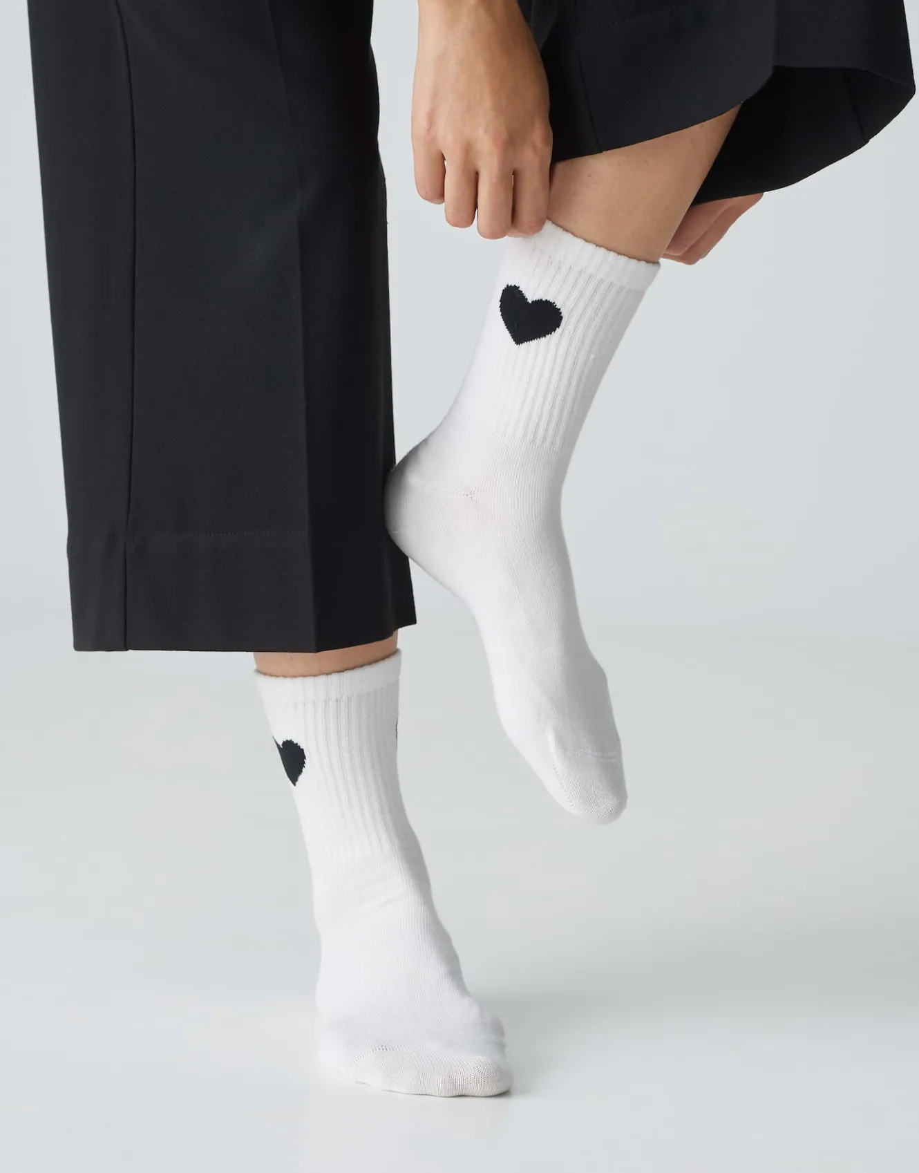 socke_yennis_heart_schwarz_online_bestellen_1.webp OPUS Socke Yennis Heart Schwarz Online Bestellen^Damen Accessoires
