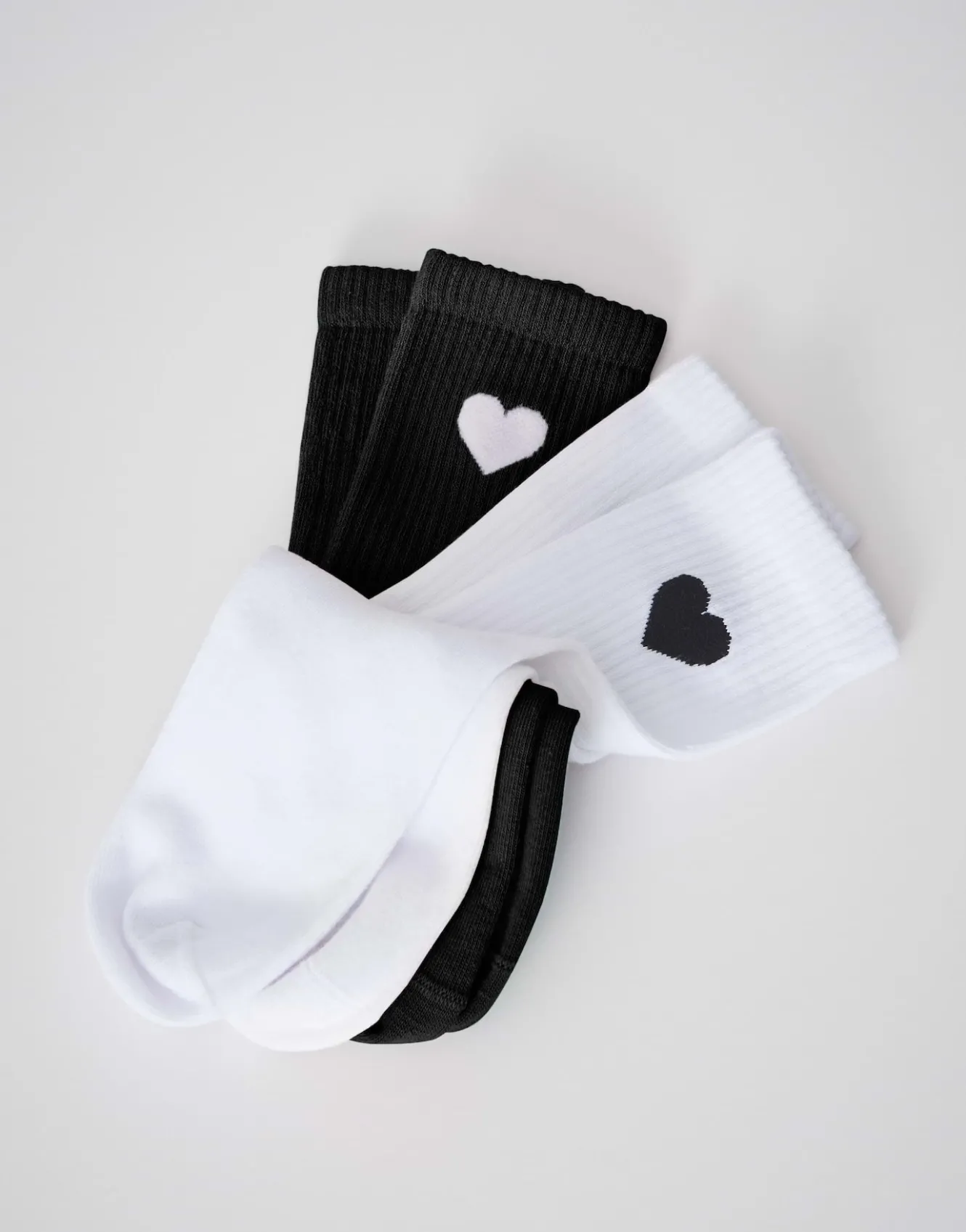 socke_yennis_heart_schwarz_online_bestellen_6.webp OPUS Socke Yennis Heart Schwarz Online Bestellen^Damen Accessoires