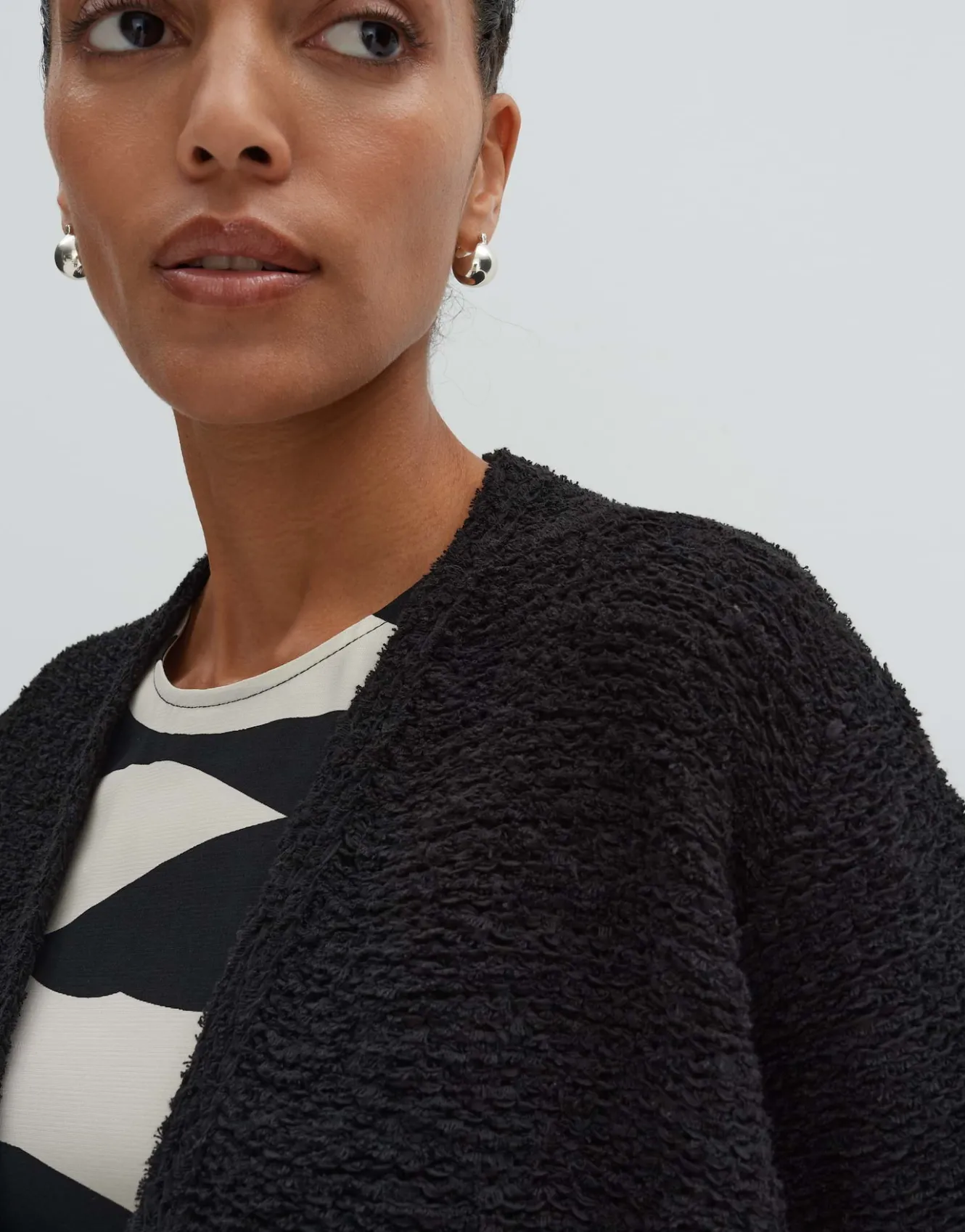 strickjacke_tibelia_schwarz_online_bestellen_2.webp OPUS Strickjacke Tibelia Schwarz Online Bestellen^Damen Strick