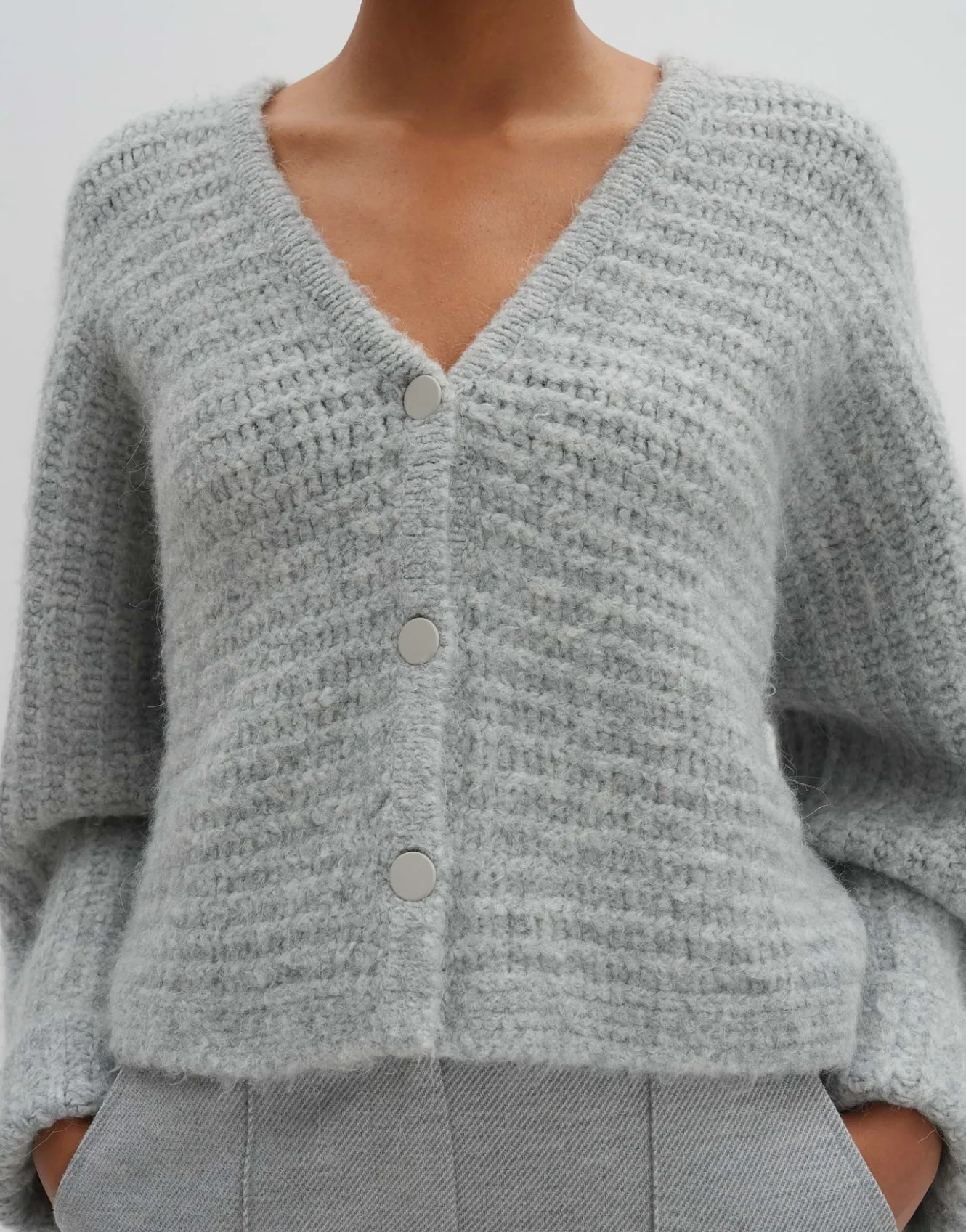 strickjacke_timaria_grau_online_bestellen_3.webp OPUS Strickjacke Timaria Grau Online Bestellen^Damen Strick