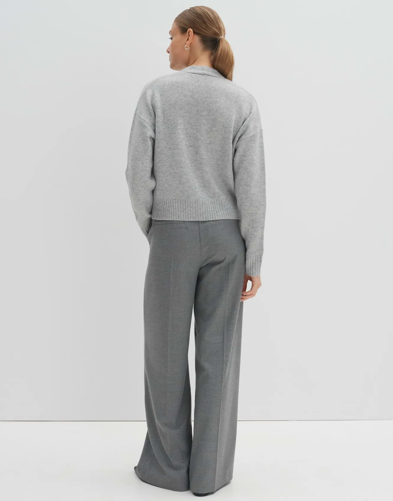 strickjacke_tunja_grau_online_bestellen_2.webp OPUS Strickjacke Tunja Grau Online Bestellen^Damen Strick