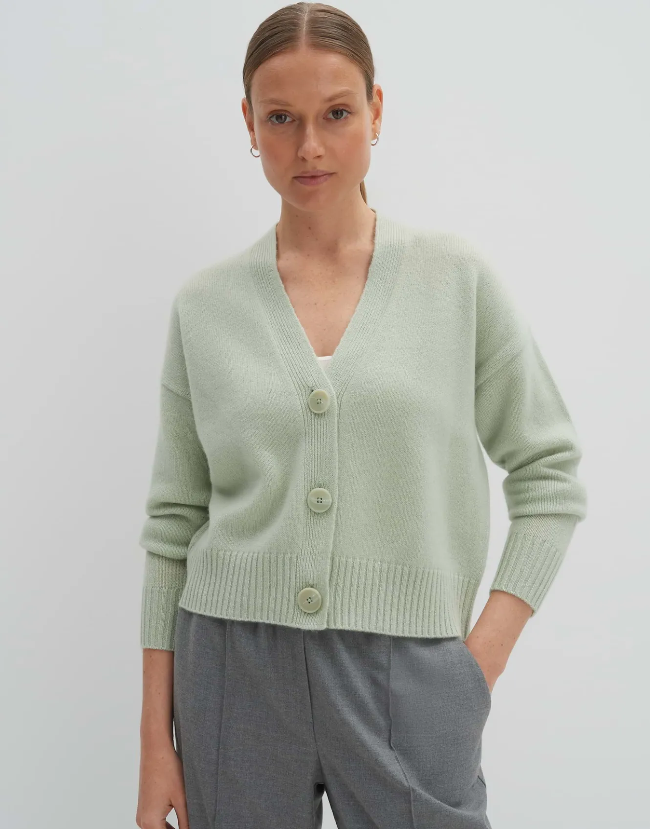 strickjacke_tunja_grn_online_bestellen_1.webp OPUS Strickjacke Tunja Grün Online Bestellen^Damen Strick