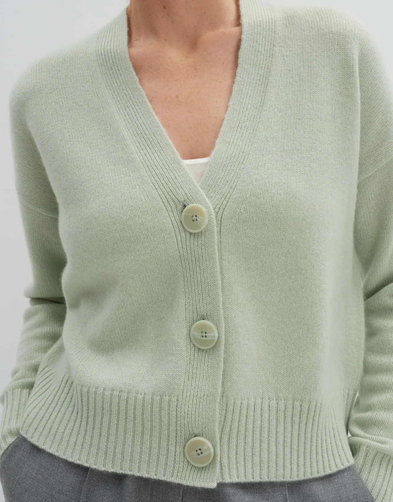 strickjacke_tunja_grn_online_bestellen_4.webp OPUS Strickjacke Tunja Grün Online Bestellen^Damen Strick