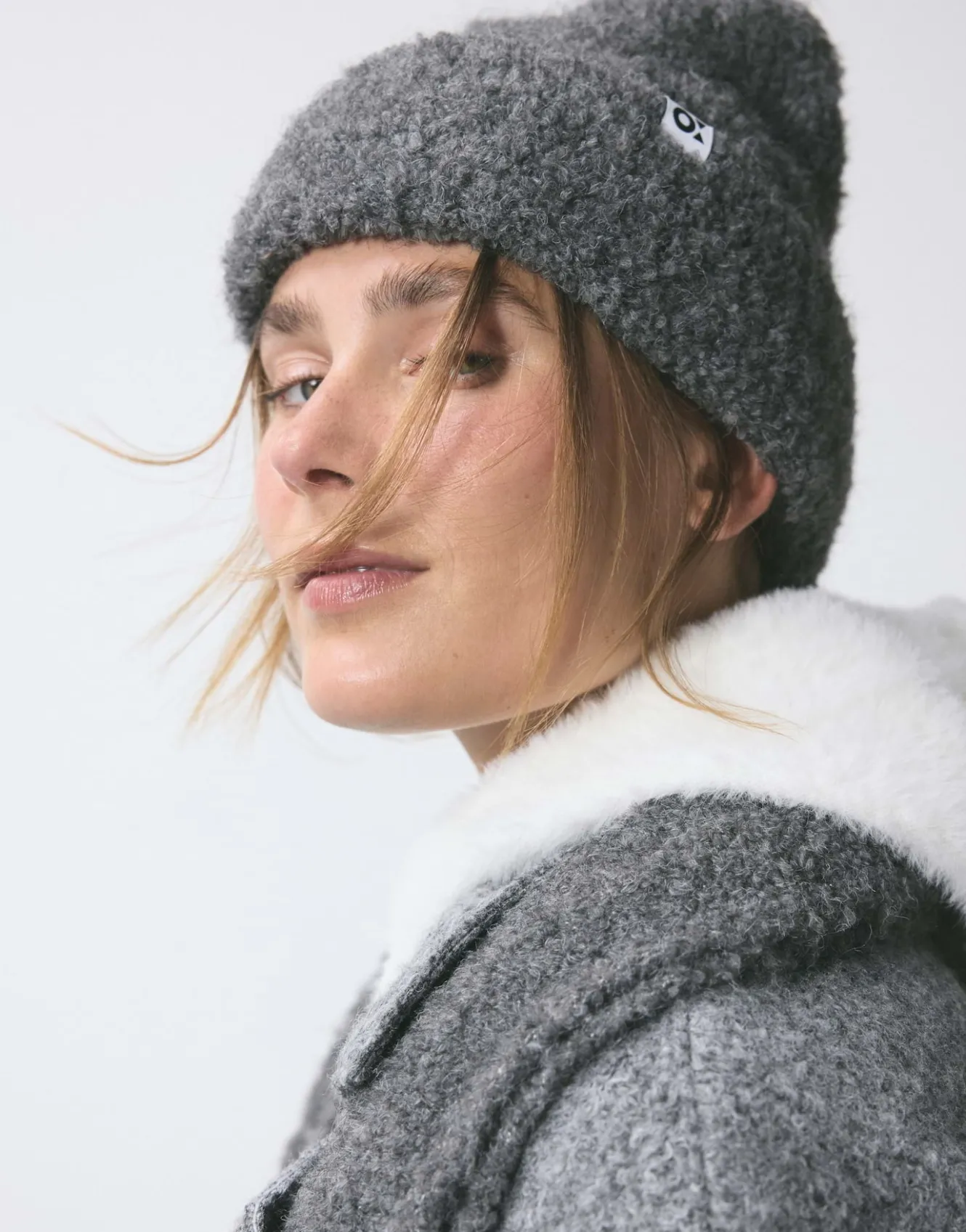 strickmtze_awomi_cap_grau_online_bestellen_3.webp OPUS Strickmütze Awomi Cap Grau Online Bestellen^Damen Accessoires