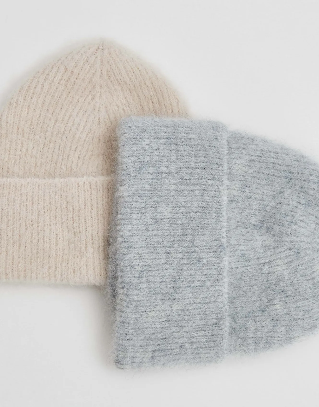 strickmtze_beky_fluffy_grau_online_bestellen_4.webp OPUS Strickmütze Beky Fluffy Grau Online Bestellen^Damen Accessoires