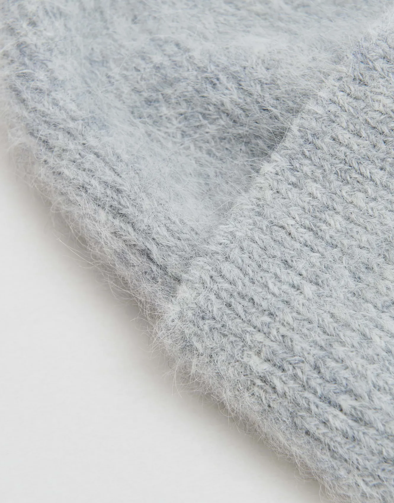 strickmtze_beky_fluffy_grau_online_bestellen_6.webp OPUS Strickmütze Beky Fluffy Grau Online Bestellen^Damen Accessoires