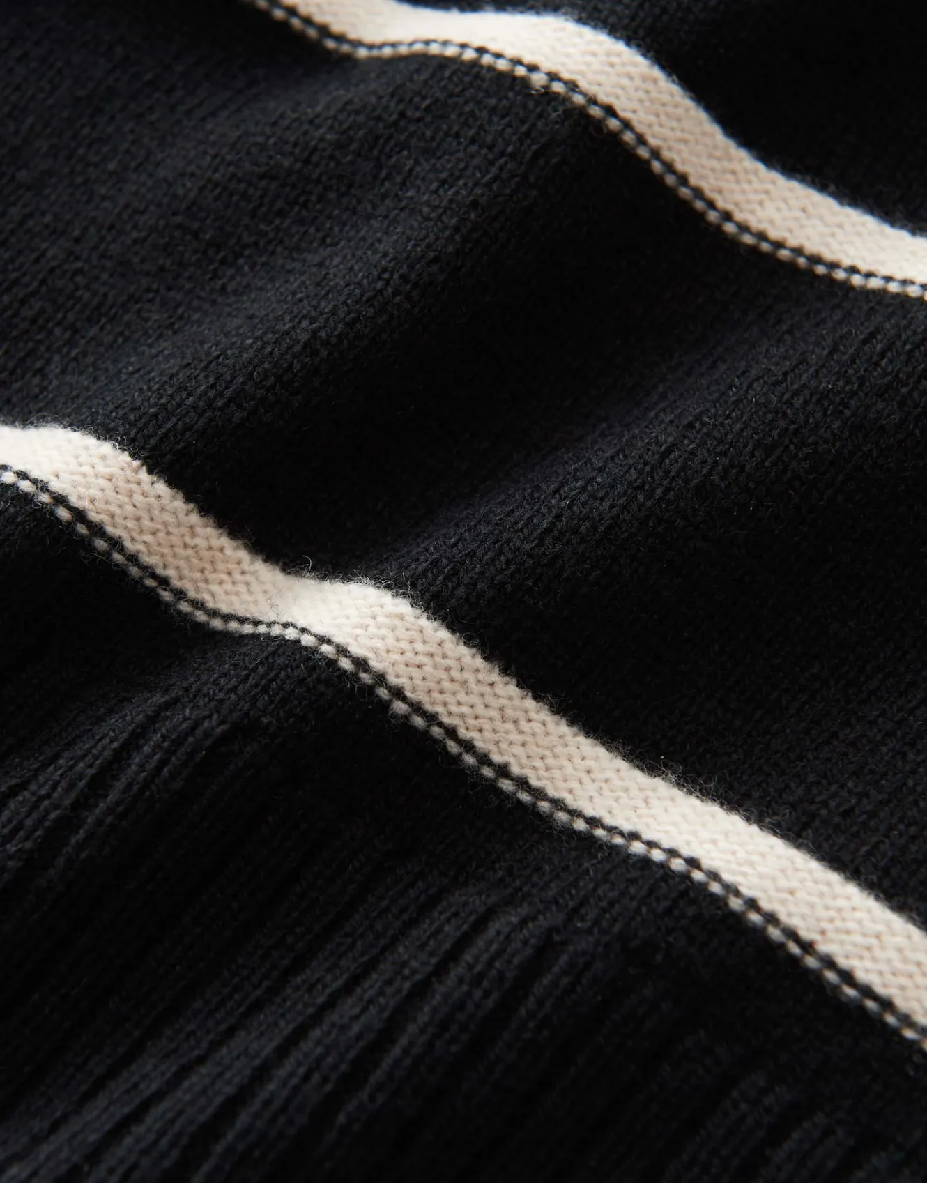 strickpullover_tanalynn_schwarz_online_bestellen_7.webp OPUS Strickpullover Tanalynn Schwarz Online Bestellen^Damen Strick