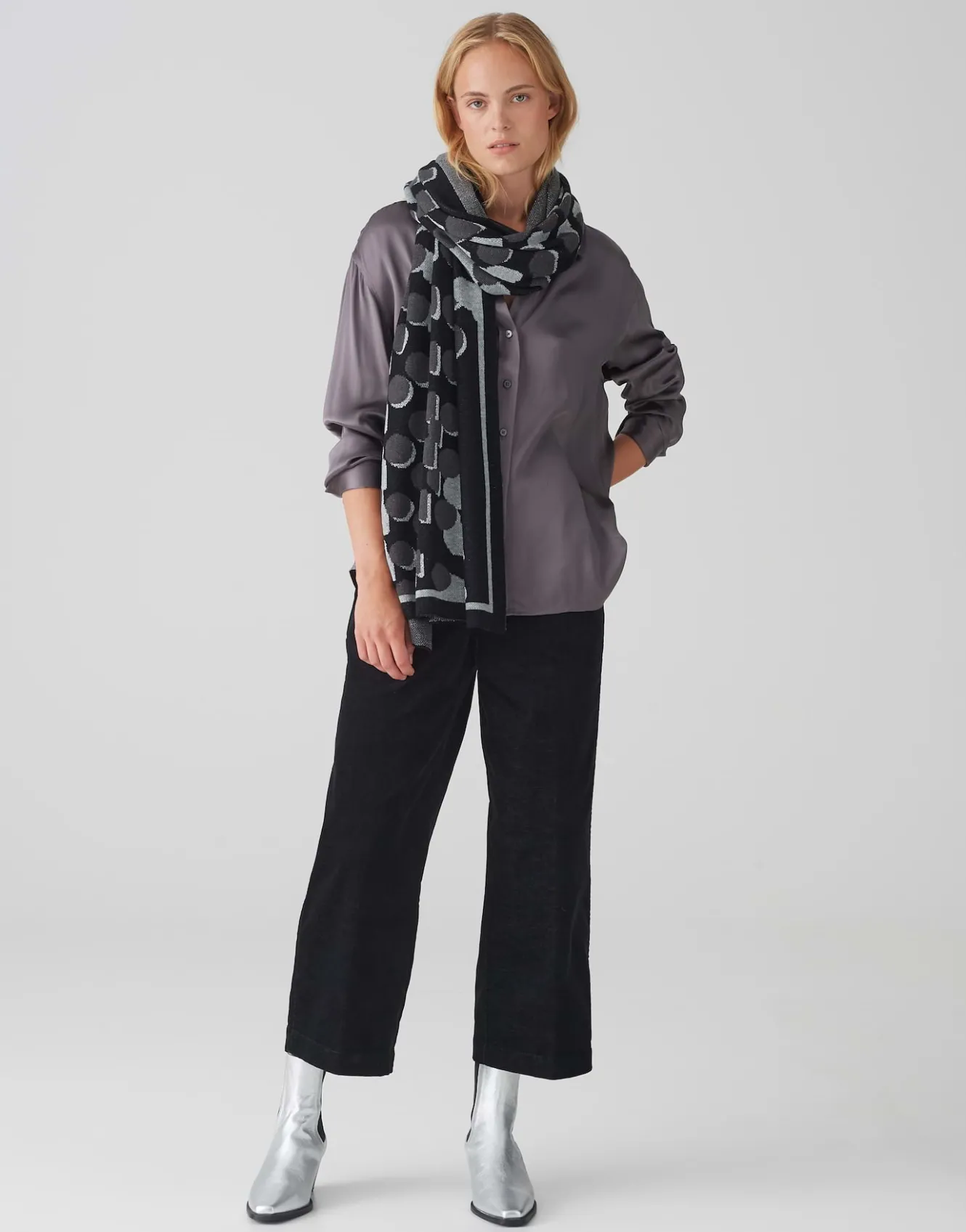 strickschal_acosmico_scarf_schwarz_online_bestellen_0.webp OPUS Strickschal Acosmico Scarf Schwarz Online Bestellen^Damen Accessoires