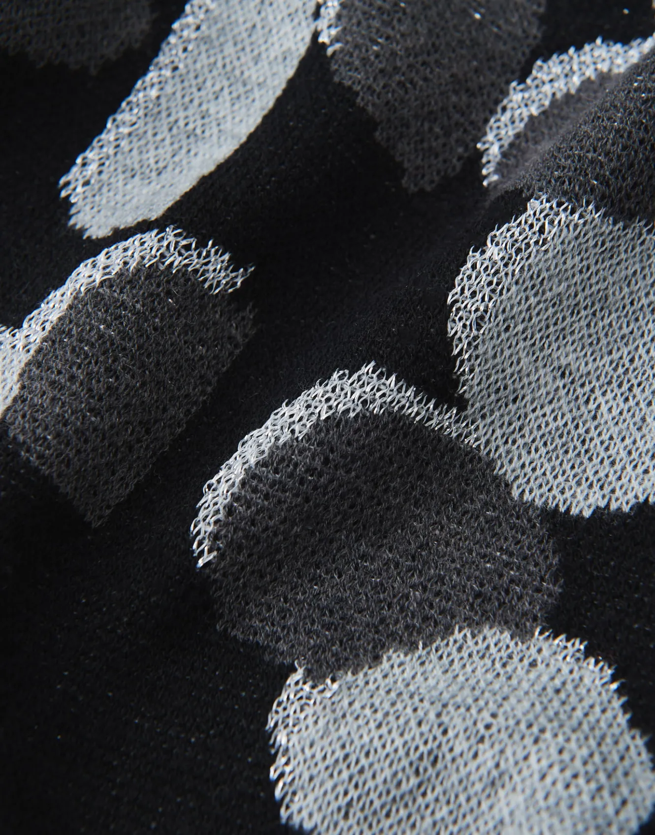 strickschal_acosmico_scarf_schwarz_online_bestellen_7.webp OPUS Strickschal Acosmico Scarf Schwarz Online Bestellen^Damen Accessoires