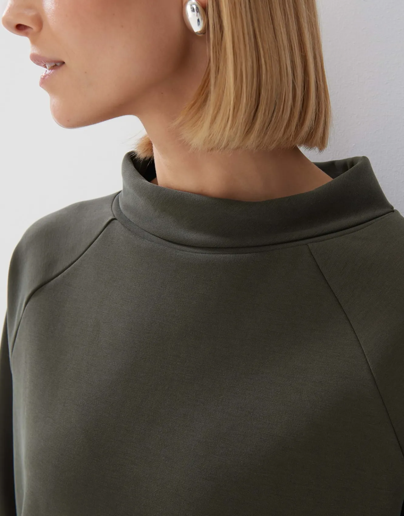 sweater_unoa_cropped_grn_online_bestellen_3.webp OPUS Sweater Unoa Cropped Grün Online Bestellen^Damen Sweat
