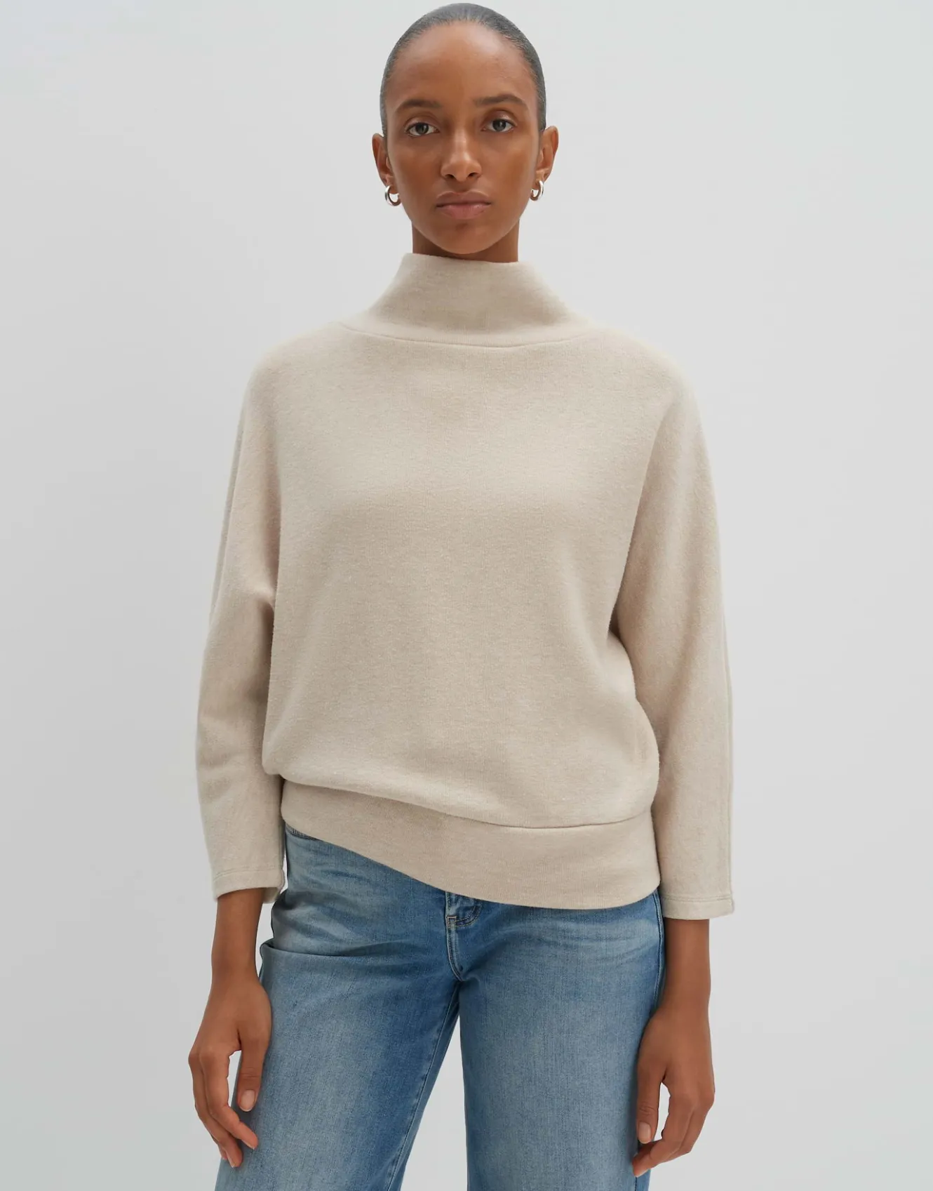 sweater_uticia_beige_online_bestellen_1.webp OPUS Sweater Uticia Beige Online Bestellen^Damen Sweat