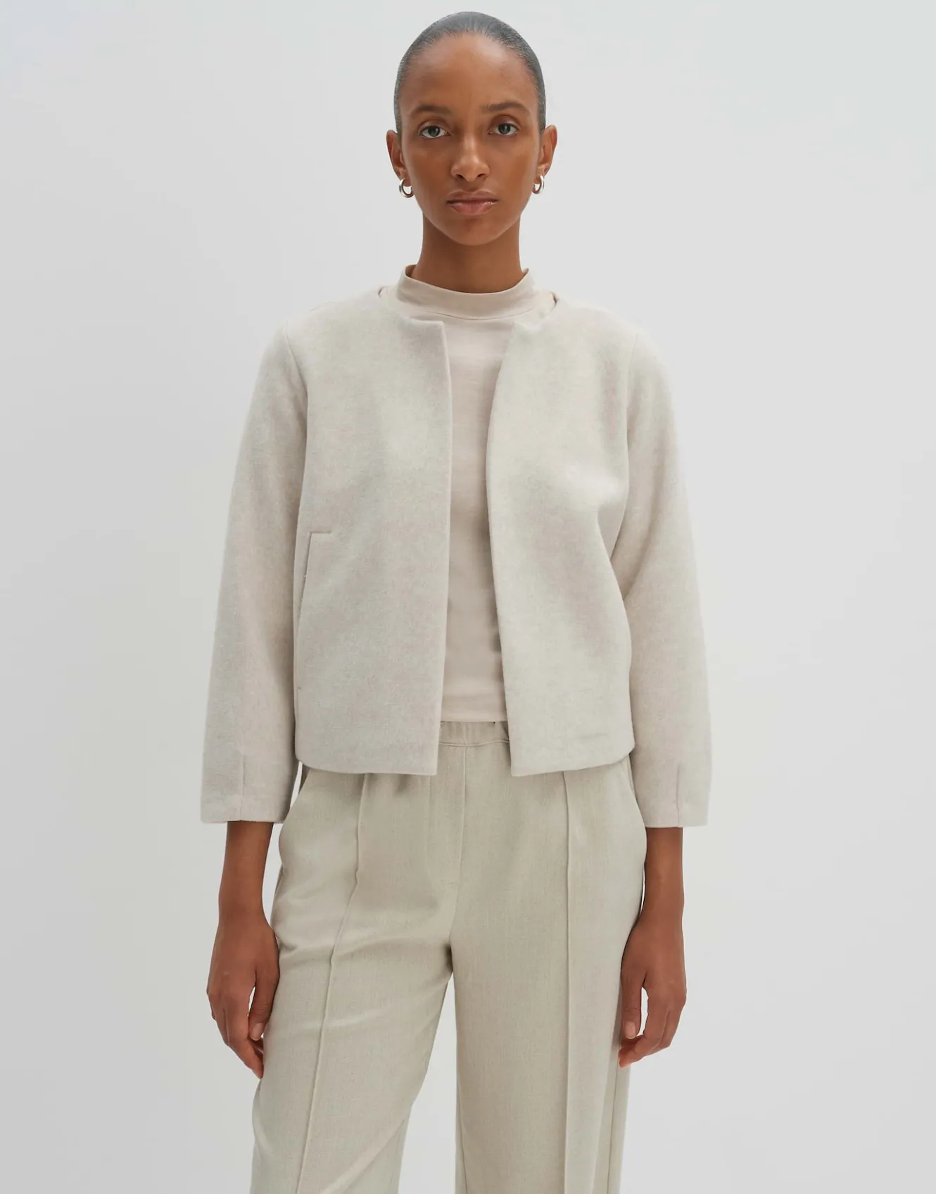 sweatjacke_utina_beige_online_bestellen_1.webp OPUS Sweatjacke Utina Beige Online Bestellen^Damen Sweat