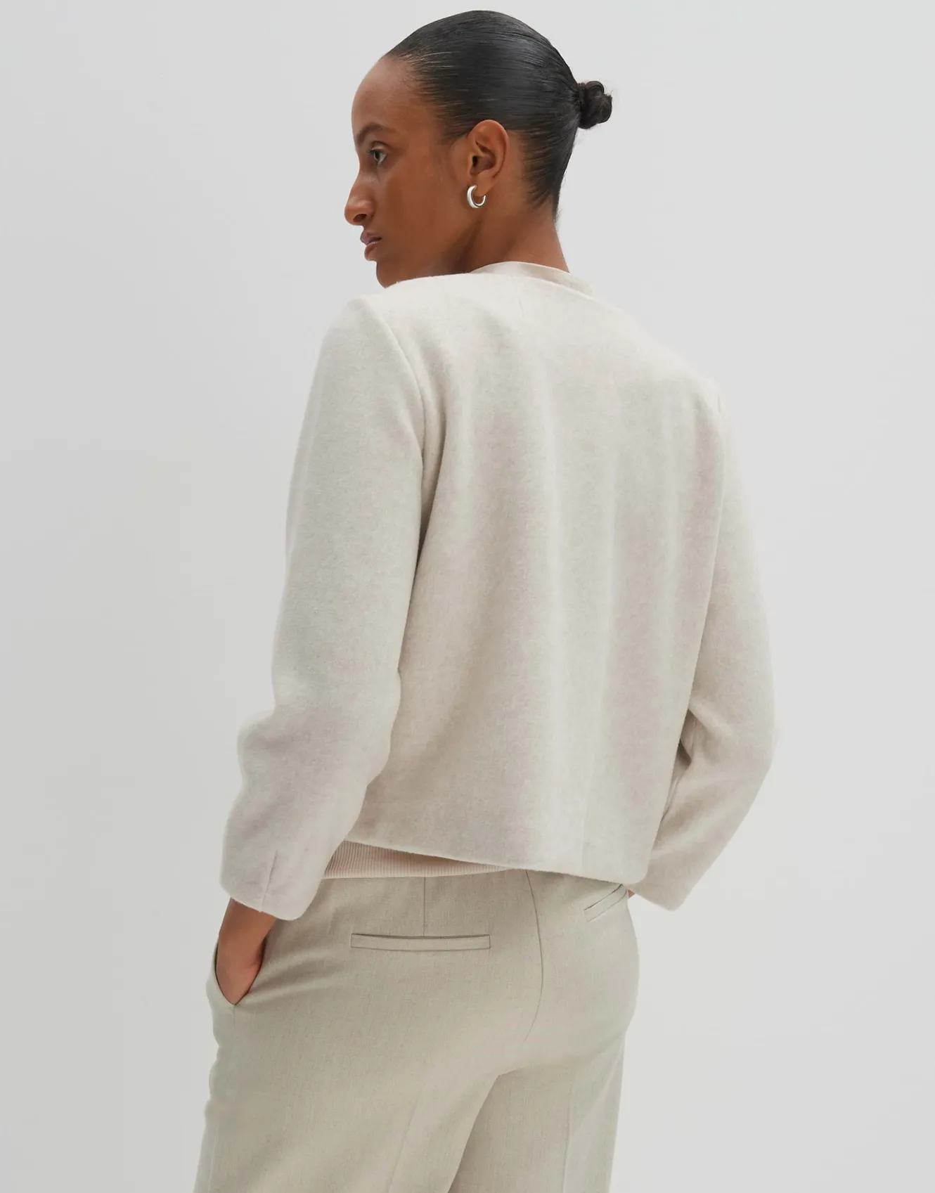 sweatjacke_utina_beige_online_bestellen_2.webp OPUS Sweatjacke Utina Beige Online Bestellen^Damen Sweat