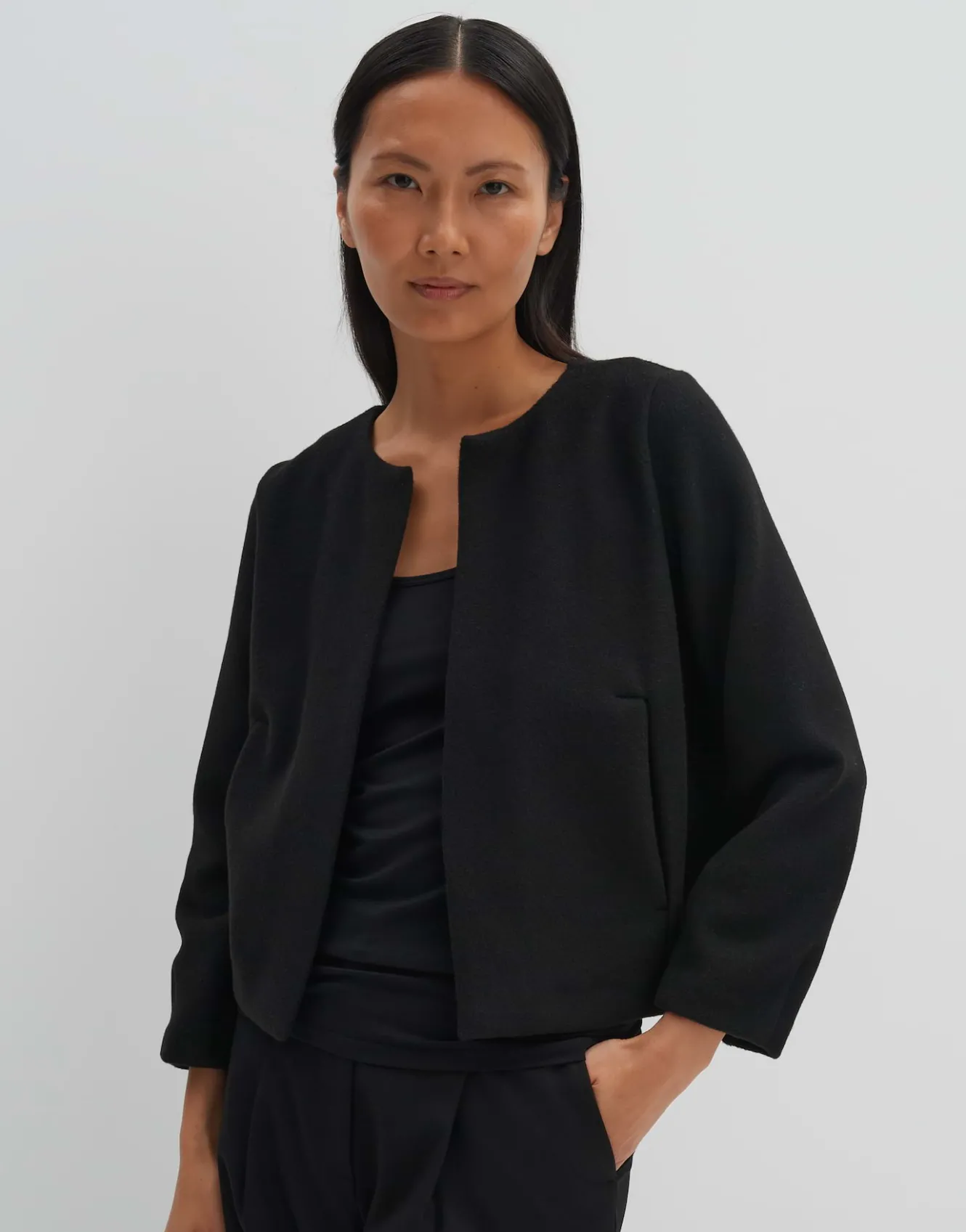 sweatjacke_utina_schwarz_online_bestellen_1.webp OPUS Sweatjacke Utina Schwarz Online Bestellen^Damen Sweat