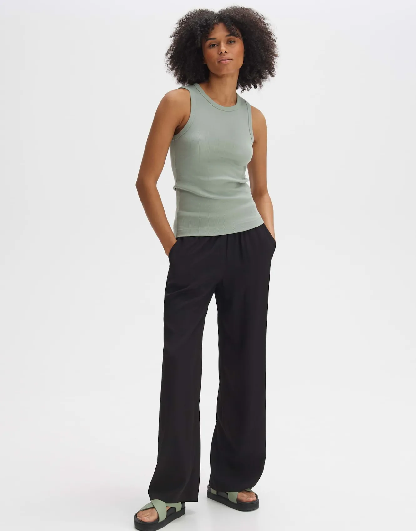 tank_top_ilesso_grn_online_bestellen_0-2.webp OPUS Tank Top Ilesso Grün Online Bestellen^Damen Basics | Shirts