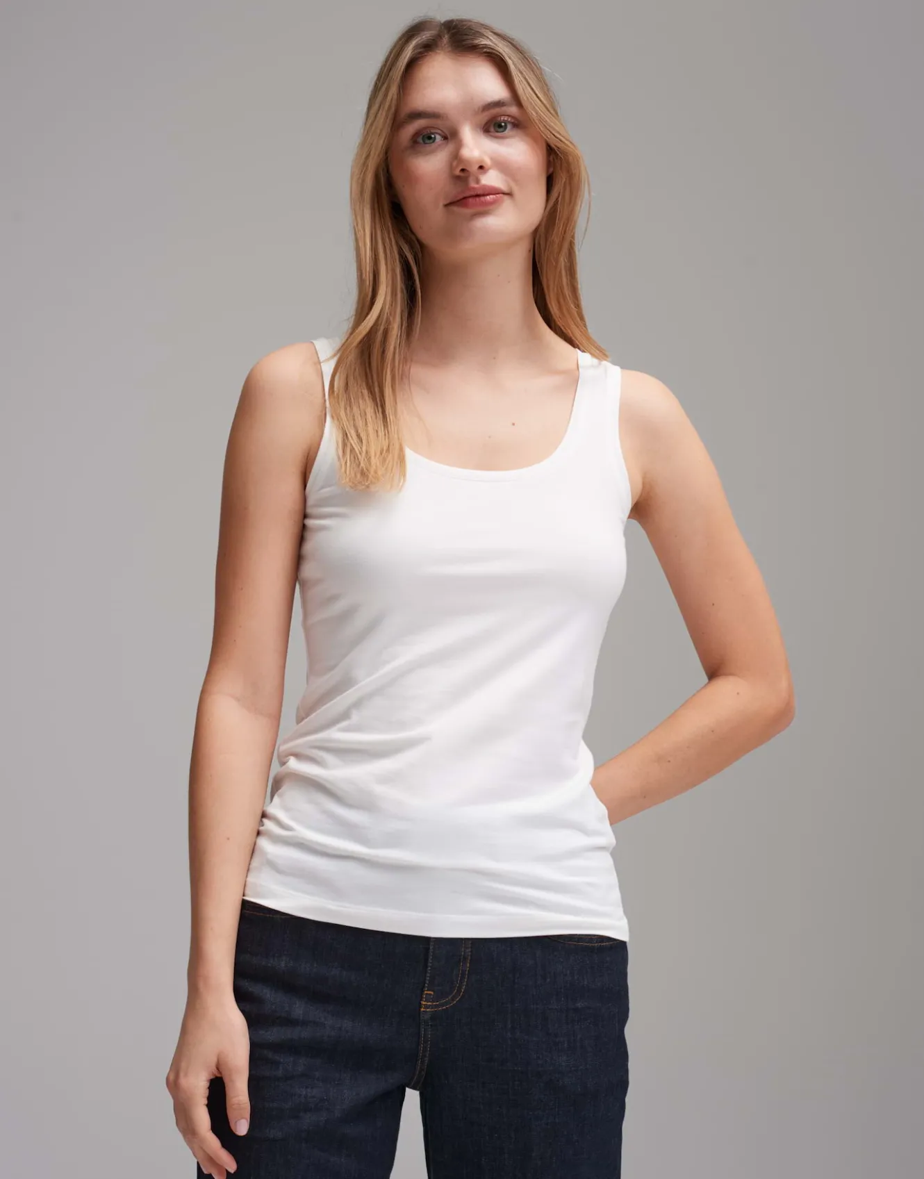 top_imilia_wei_online_bestellen_1.webp OPUS Top Imilia Weiß Online Bestellen^Damen Basics | Shirts