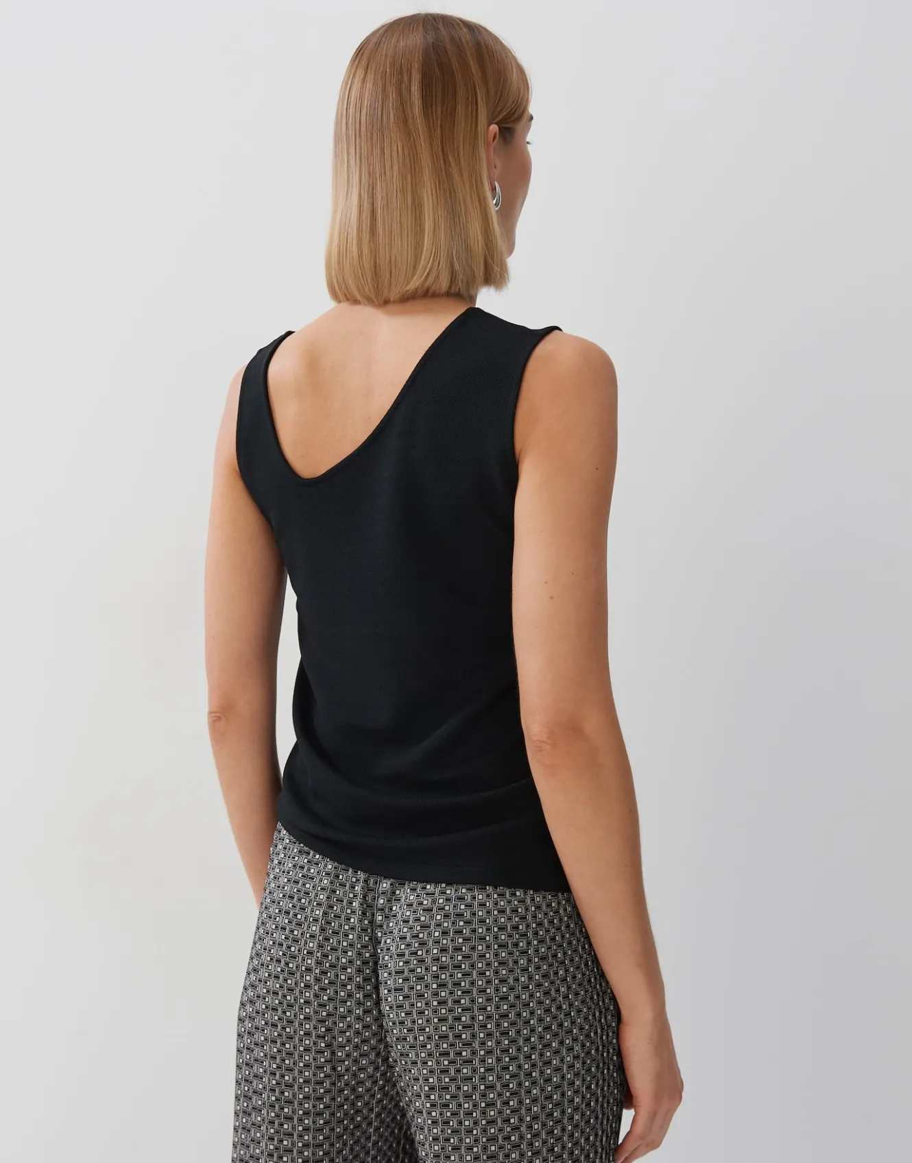 top_kitani_schwarz_online_bestellen_3.webp OPUS Top Kitani Schwarz Online Bestellen^Damen Shirts