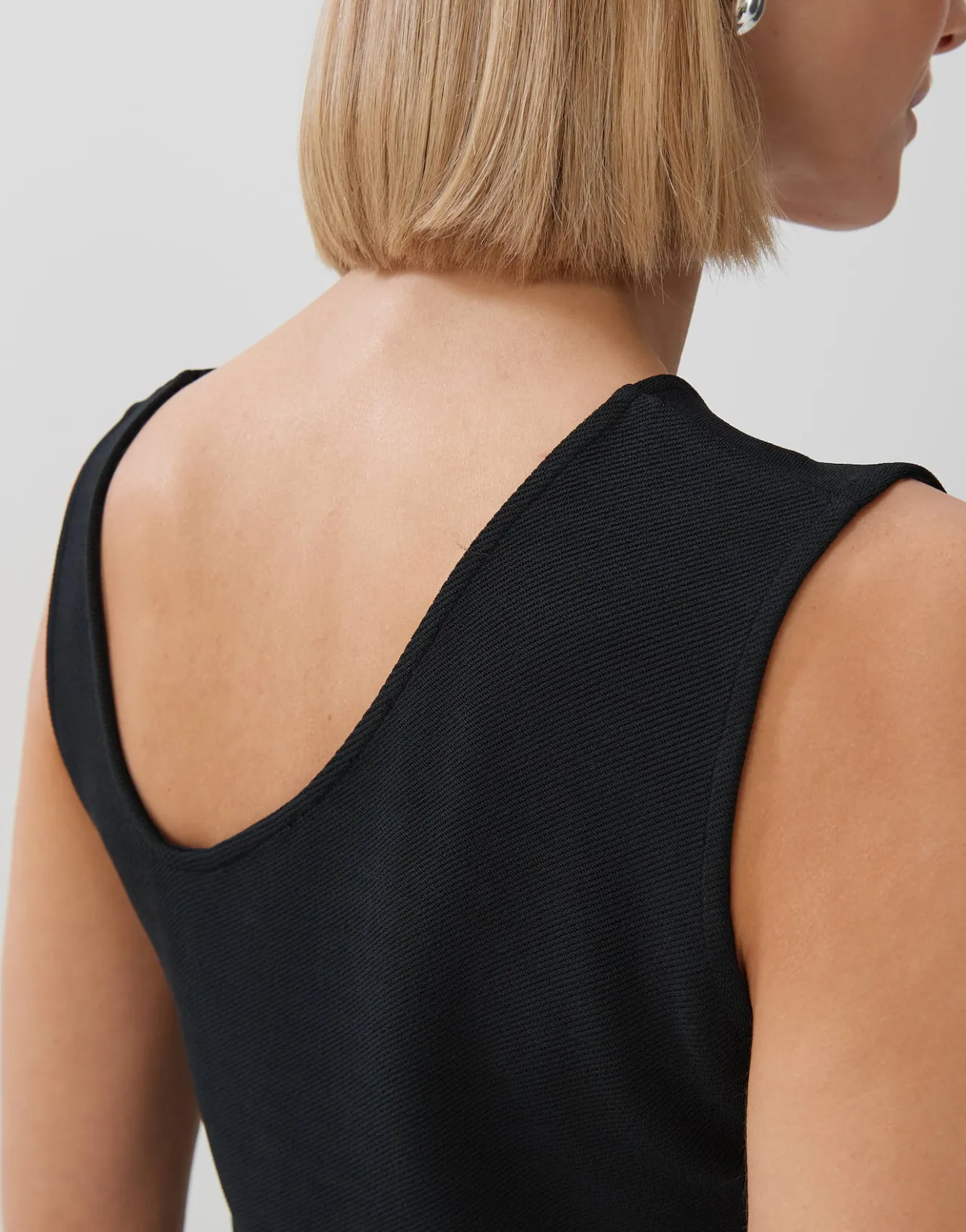 top_kitani_schwarz_online_bestellen_4.webp OPUS Top Kitani Schwarz Online Bestellen^Damen Shirts