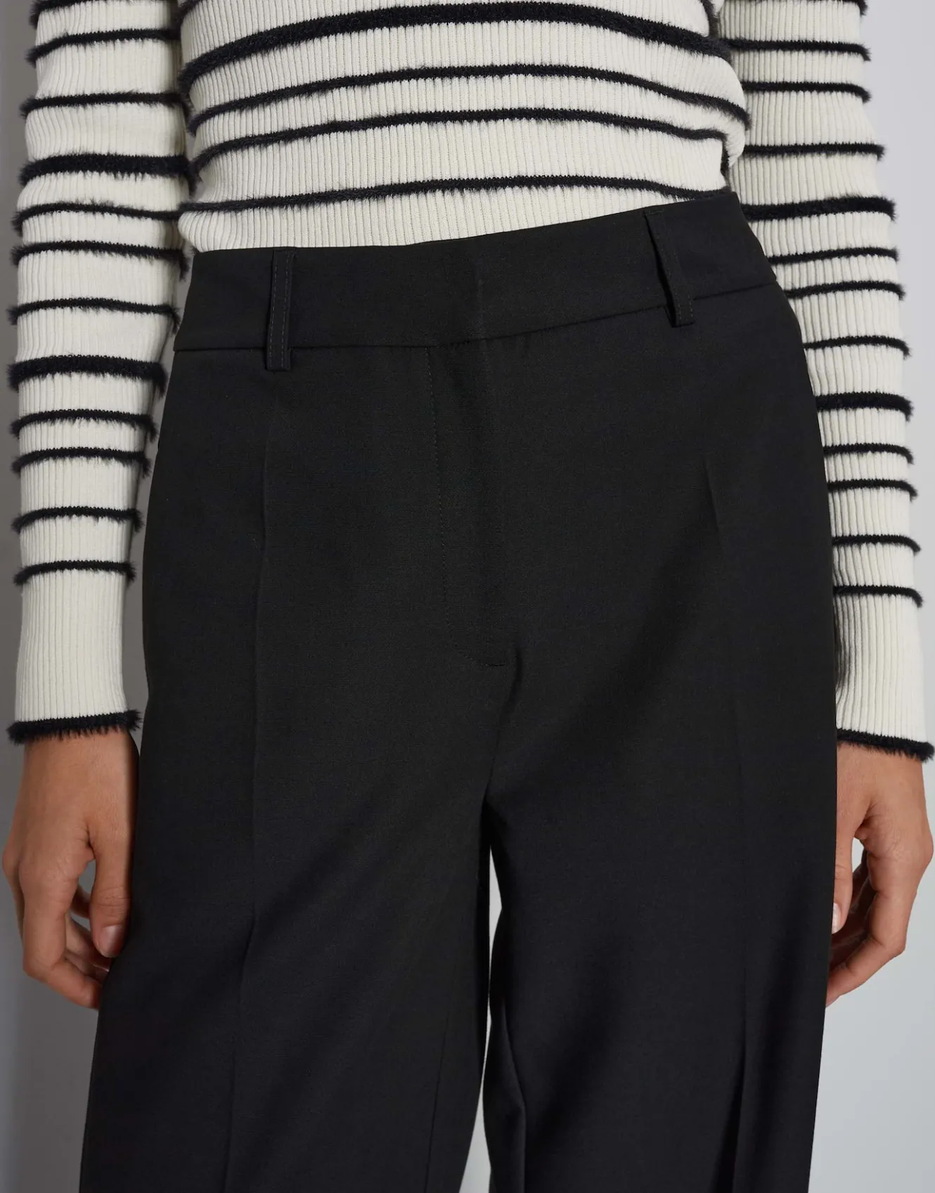wide_leg_pants_catsby_detail_schwarz_online_bestellen_4.webp OPUS Wide Leg Pants Catsby Detail Schwarz Online Bestellen^Damen Hosen